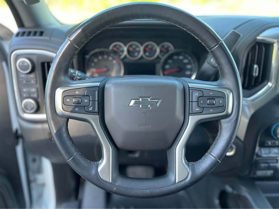 2021 Chevrolet silverado 1500 crew cab LTZ, photo 4 of 11