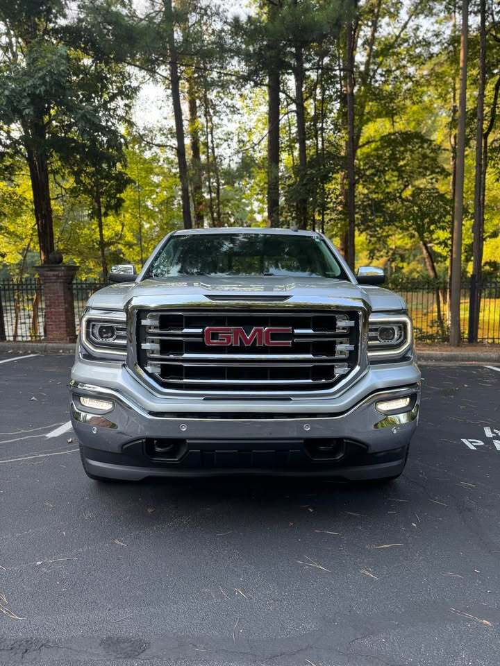 2018 GMC Sierra 1500 SLT, photo 2 of 19