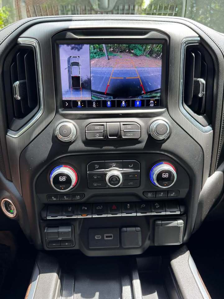 2022 GMC Sierra 2500 hd crew cab Denali, photo 10 of 18