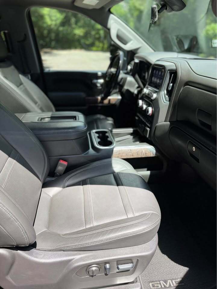 2022 GMC Sierra 2500 hd crew cab Denali, photo 17 of 18
