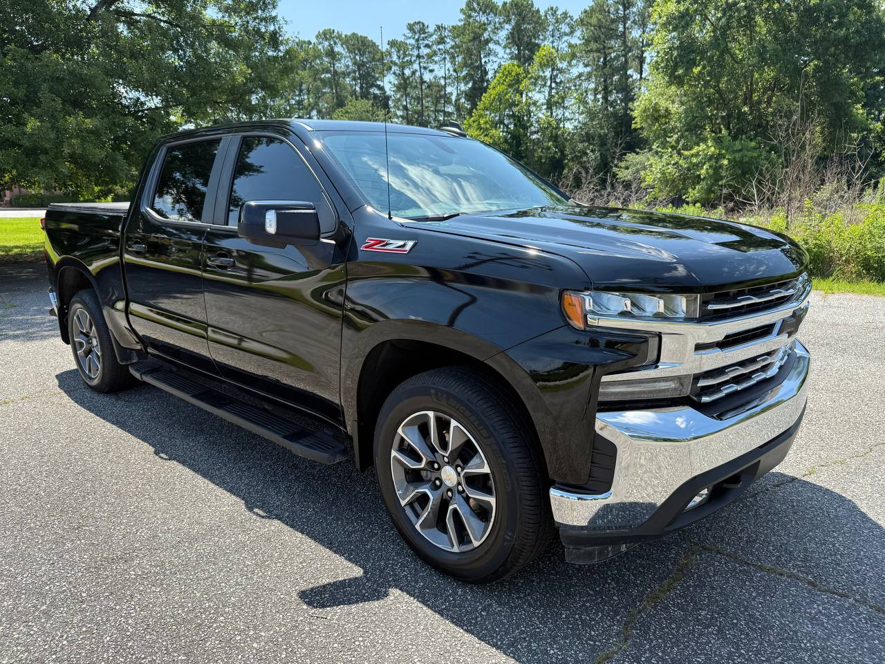 2021 Chevrolet Silverado 1500 LT 4WD Z71, photo 3 of 17