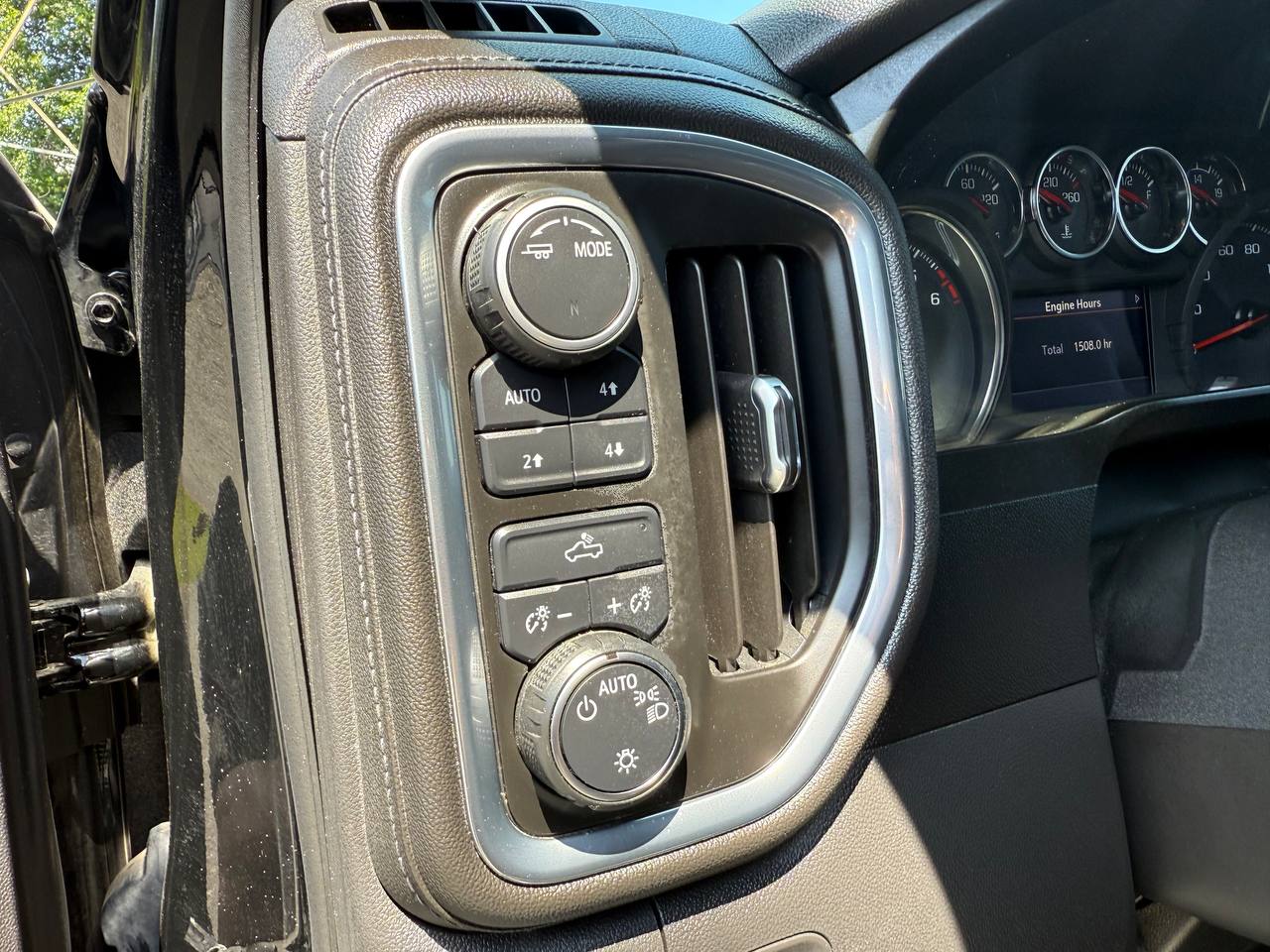 2021 Chevrolet Silverado 1500 LT 4WD Z71, photo 9 of 17