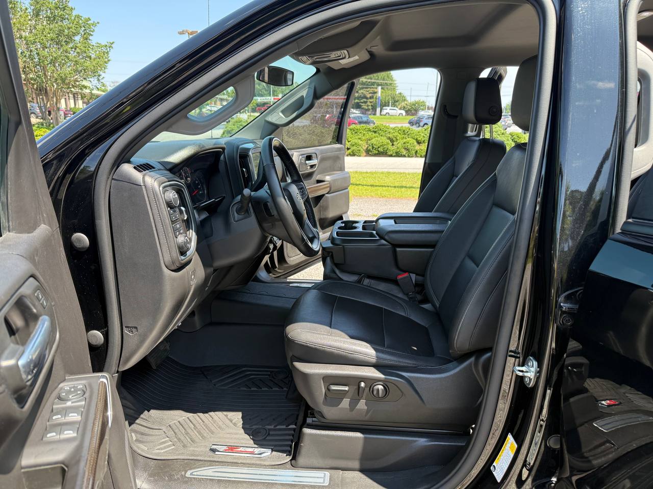 2021 Chevrolet Silverado 1500 LT 4WD Z71, photo 12 of 17