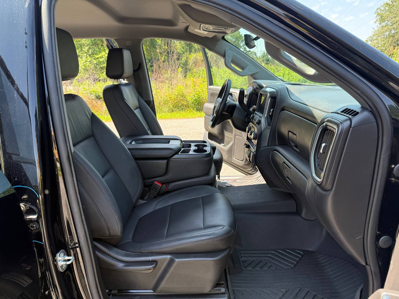 2021 Chevrolet Silverado 1500 LT 4WD Z71, photo 14 of 17
