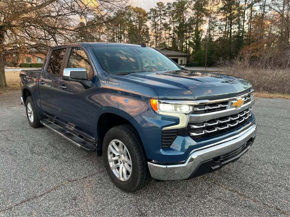 2024 Chevrolet silverado LT, photo 2 of 10