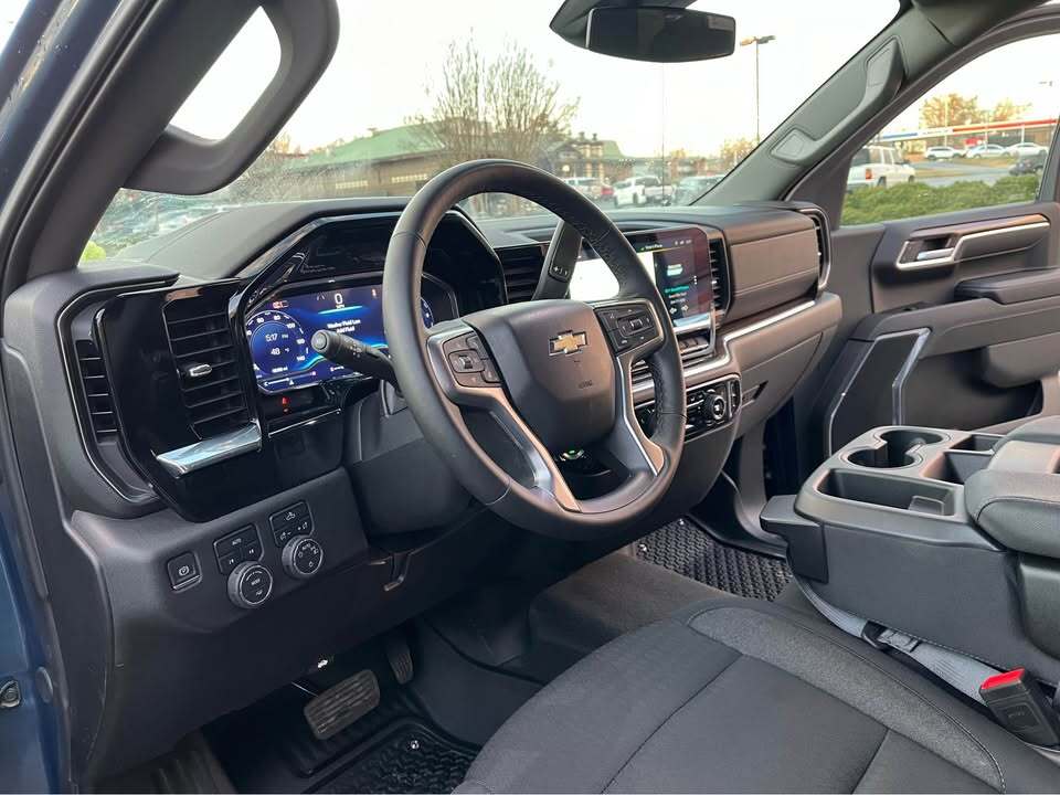 2024 Chevrolet silverado LT, photo 7 of 10