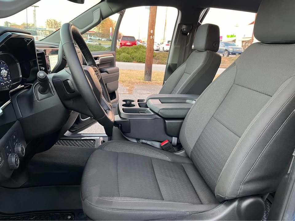 2024 Chevrolet silverado LT, photo 8 of 10