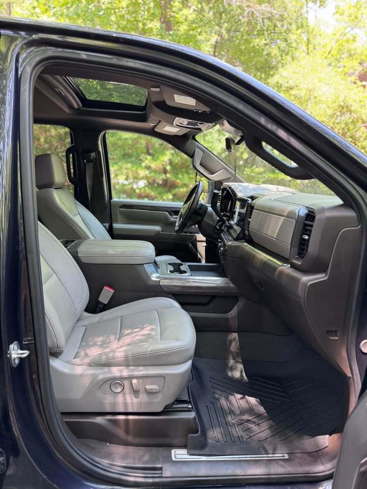 2024 Chevrolet Silverado 3500HD LTZ, photo 16 of 20