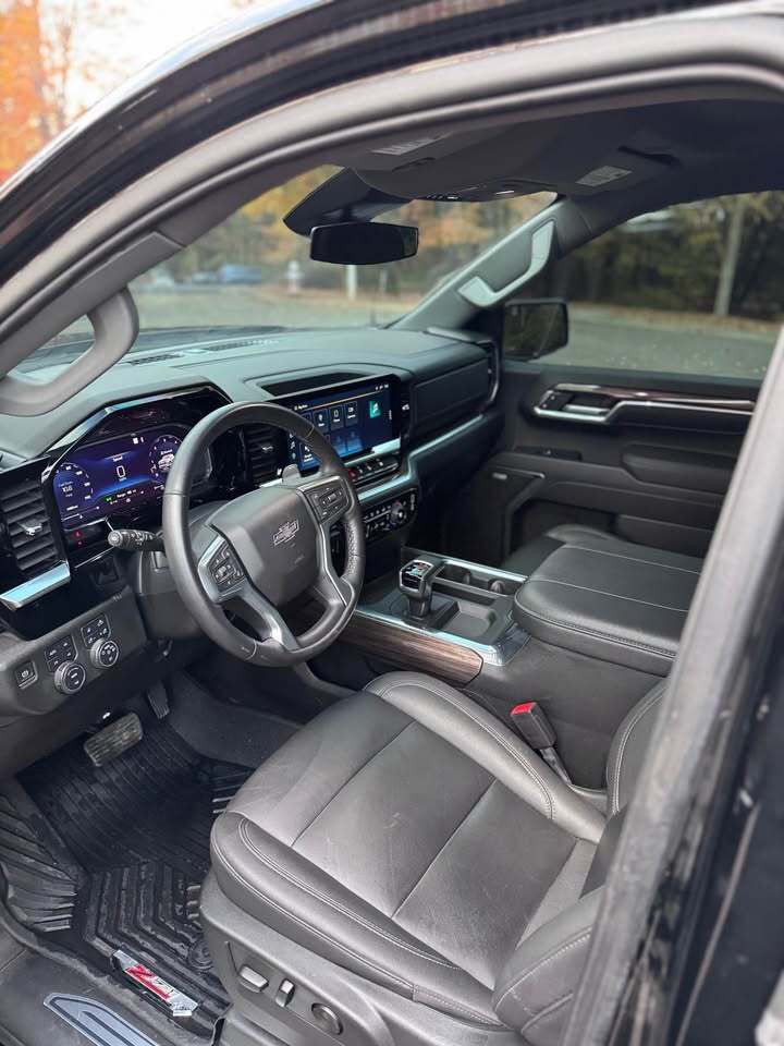 2023 Chevrolet Silverado 1500 RST, photo 7 of 18