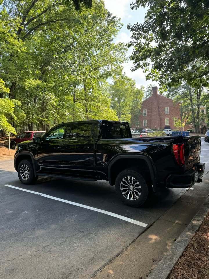 2021 GMC Sierra 1500 AT4 4WD — Duramax Diesel, photo 4 of 17