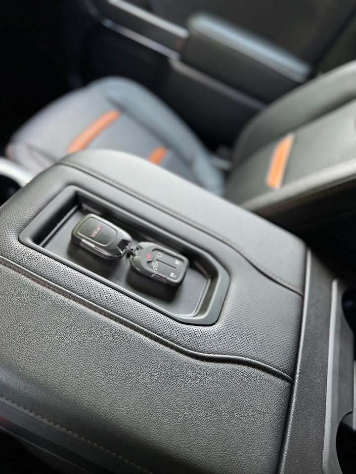 2021 GMC Sierra 1500 AT4 4WD — Duramax Diesel, photo 11 of 17