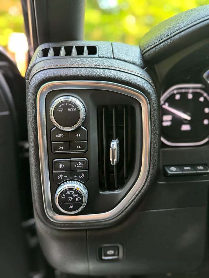 2021 GMC Sierra 1500 AT4 4WD — Duramax Diesel, photo 14 of 17