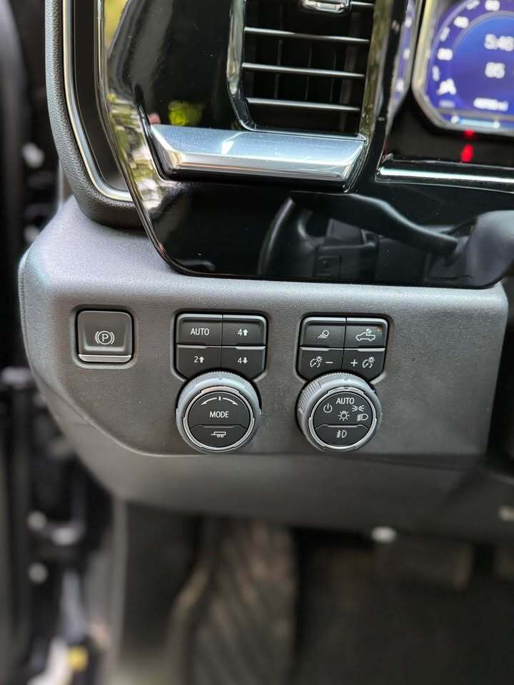 2022 Chevrolet Silverado 1500 RST 4WD, photo 10 of 16