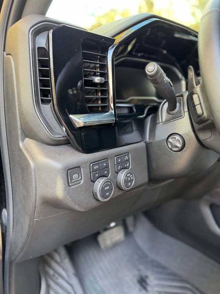 2023 Chevrolet silverado 1500 LTZ, photo 8 of 12