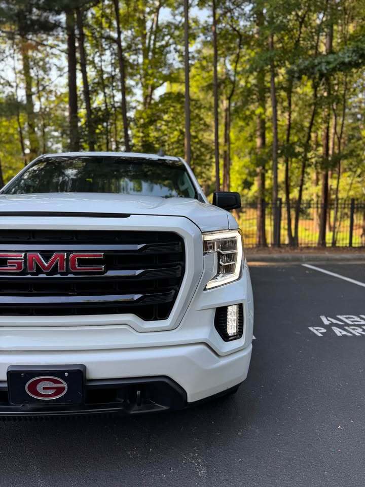 2022 GMC Sierra 1500 Elevation, photo 3 of 17
