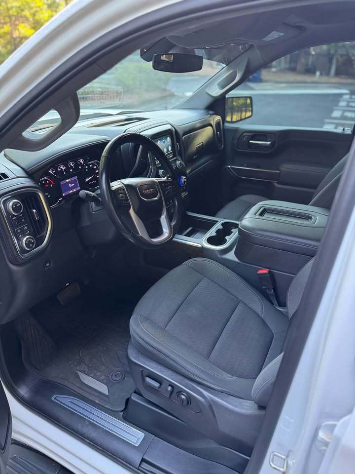2022 GMC Sierra 1500 Elevation, photo 8 of 17