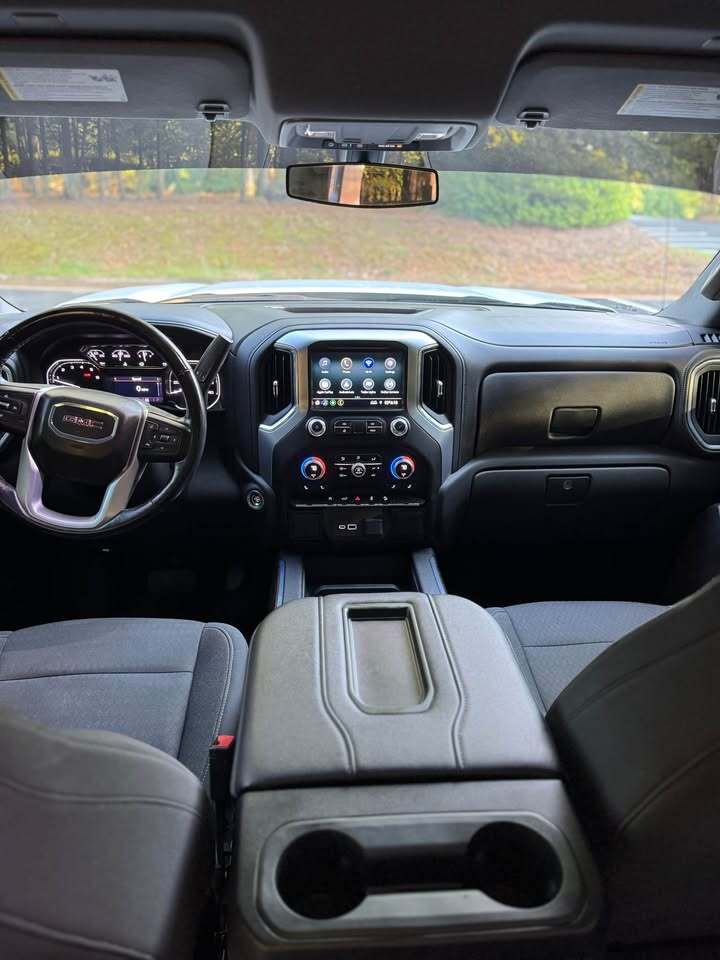 2022 GMC Sierra 1500 Elevation, photo 11 of 17