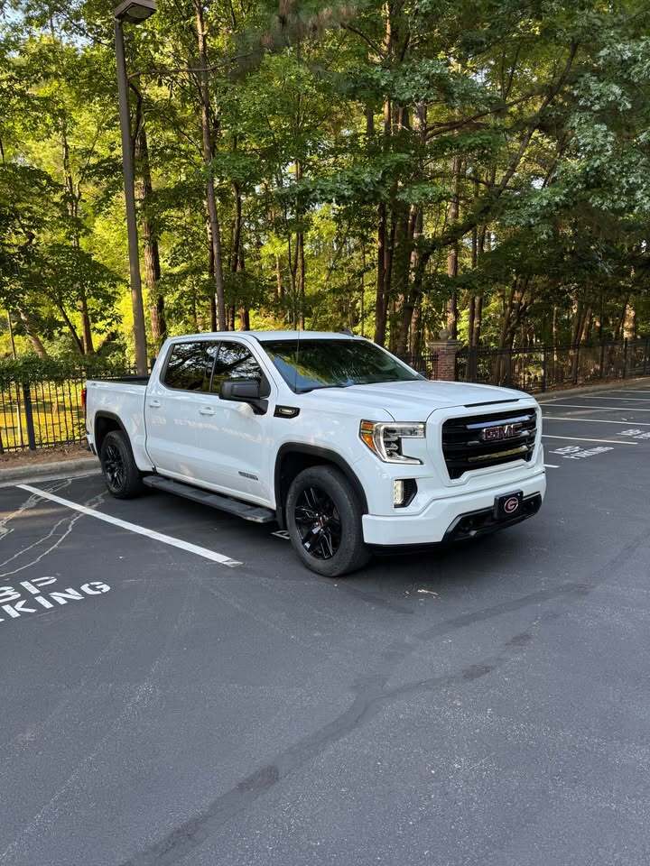 2022 GMC Sierra 1500 Elevation, photo 12 of 17