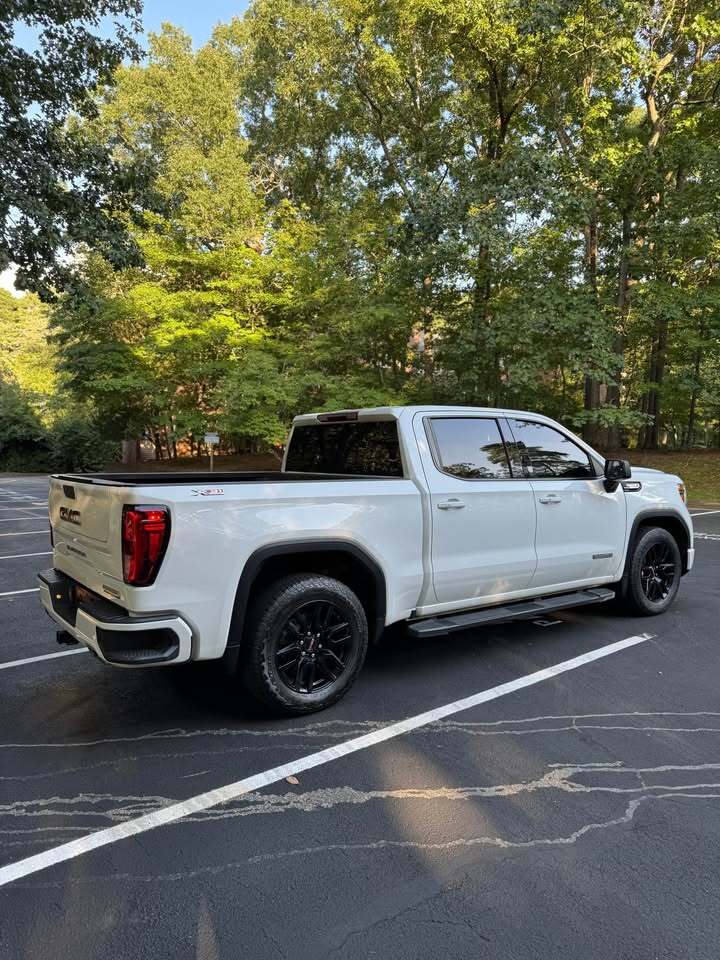 2022 GMC Sierra 1500 Elevation, photo 13 of 17