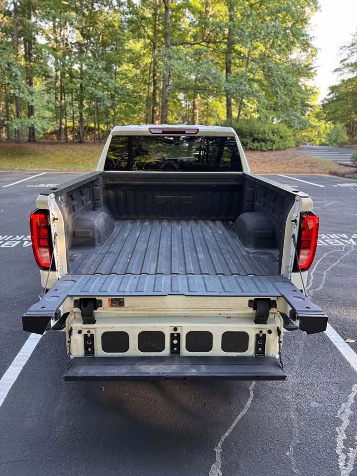 2022 GMC Sierra 1500 Elevation, photo 14 of 17