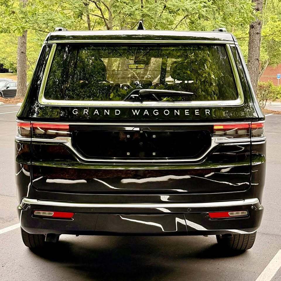 2022 Jeep Grand Wagoneer III, photo 5 of 15