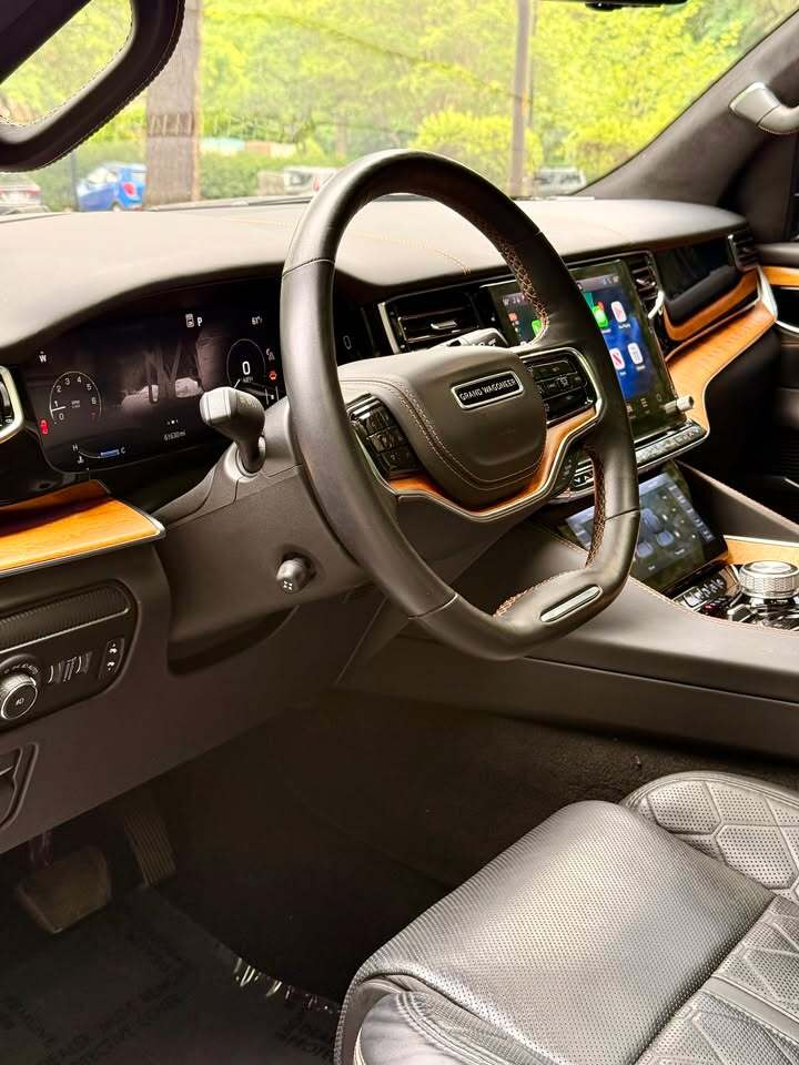 2022 Jeep Grand Wagoneer III, photo 10 of 15