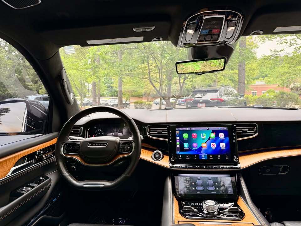 2022 Jeep Grand Wagoneer III, photo 11 of 15