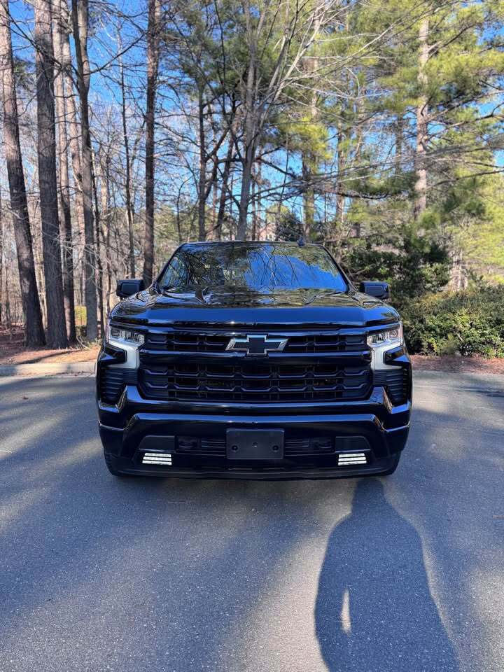 2023 Chevrolet Silverado 1500 RST | 5.3L V8, photo 2 of 18