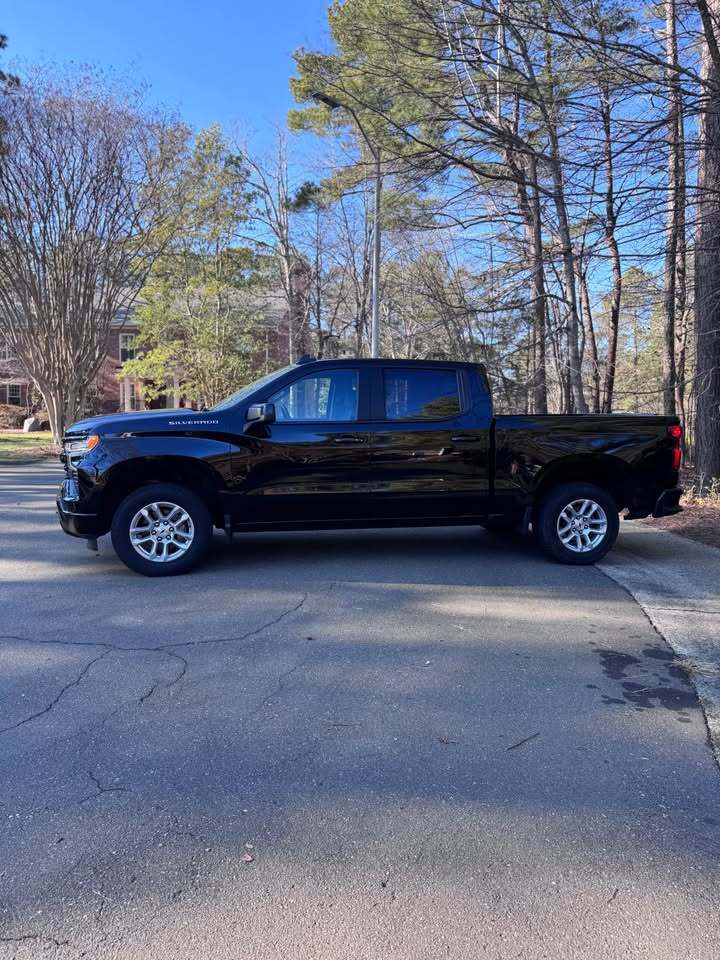 2023 Chevrolet Silverado 1500 RST | 5.3L V8, photo 4 of 18