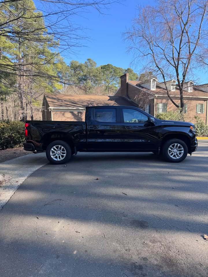 2023 Chevrolet Silverado 1500 RST | 5.3L V8, photo 8 of 18