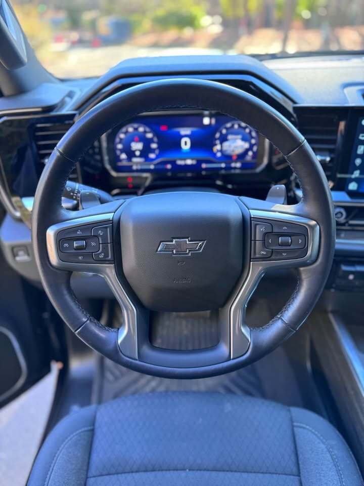 2023 Chevrolet Silverado 1500 RST | 5.3L V8, photo 11 of 18