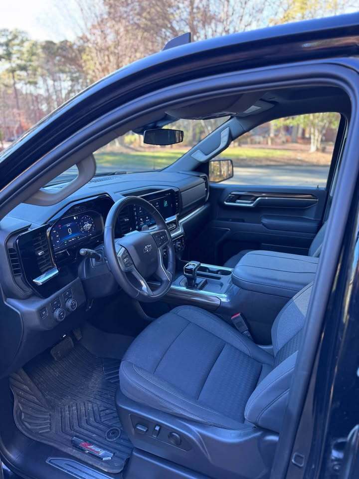 2023 Chevrolet Silverado 1500 RST | 5.3L V8, photo 13 of 18
