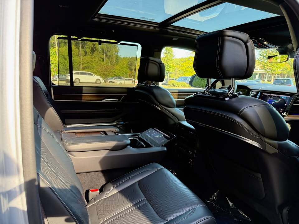 2022 Jeep grand wagoneer, photo 5 of 11