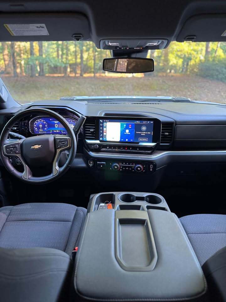 2024 Chevrolet Silverado 2500 LT 4×4 Crew Cab, photo 7 of 15
