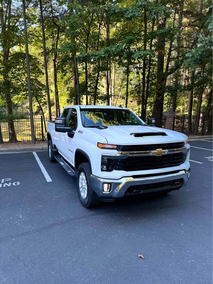 2024 Chevrolet Silverado 2500 LT 4×4 Crew Cab, photo 12 of 15