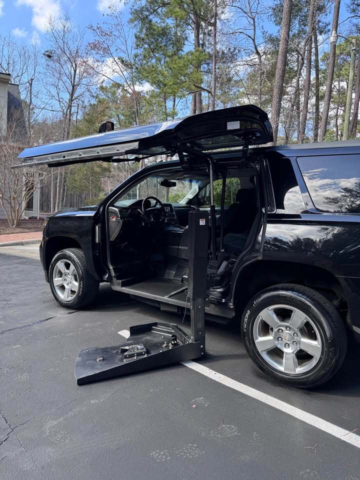 2017 Chevrolet Tahoe LS, photo 2 of 19