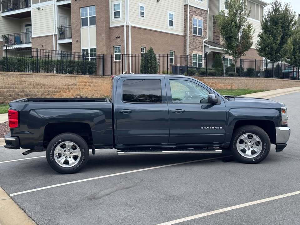 2017 Chevrolet Silverado 5.3 LT, photo 3 of 12