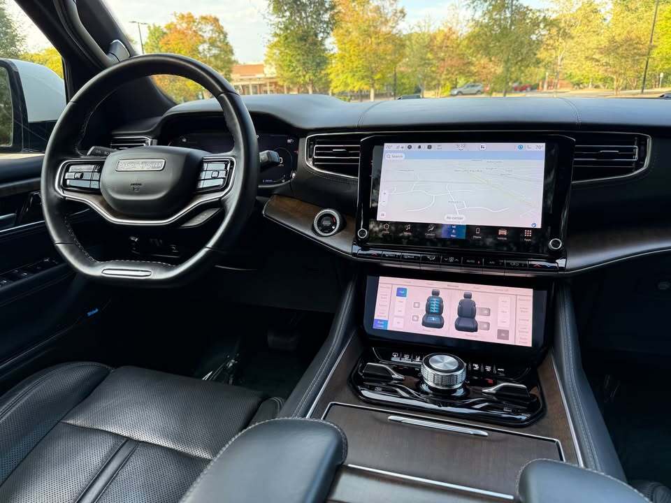 2022 Jeep Grand Wagoneer, photo 5 of 11