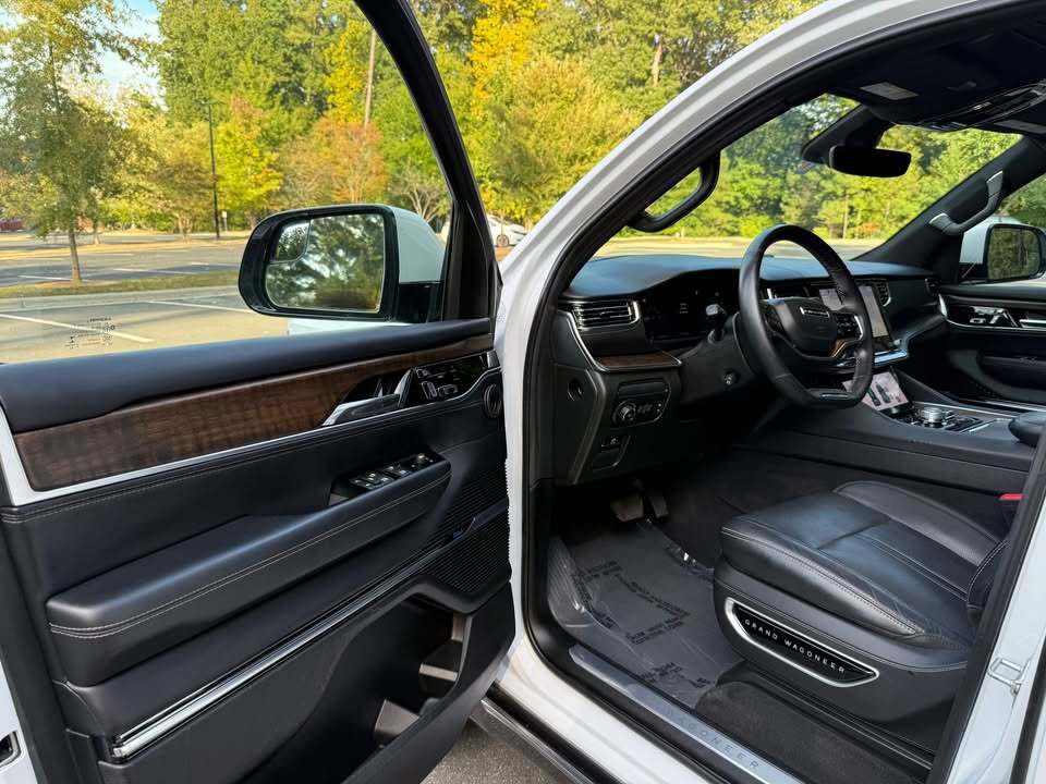 2022 Jeep Grand Wagoneer, photo 8 of 11