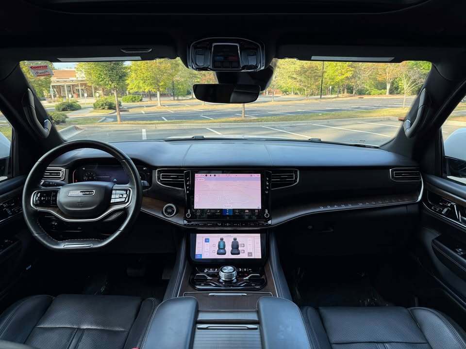 2022 Jeep Grand Wagoneer, photo 10 of 11