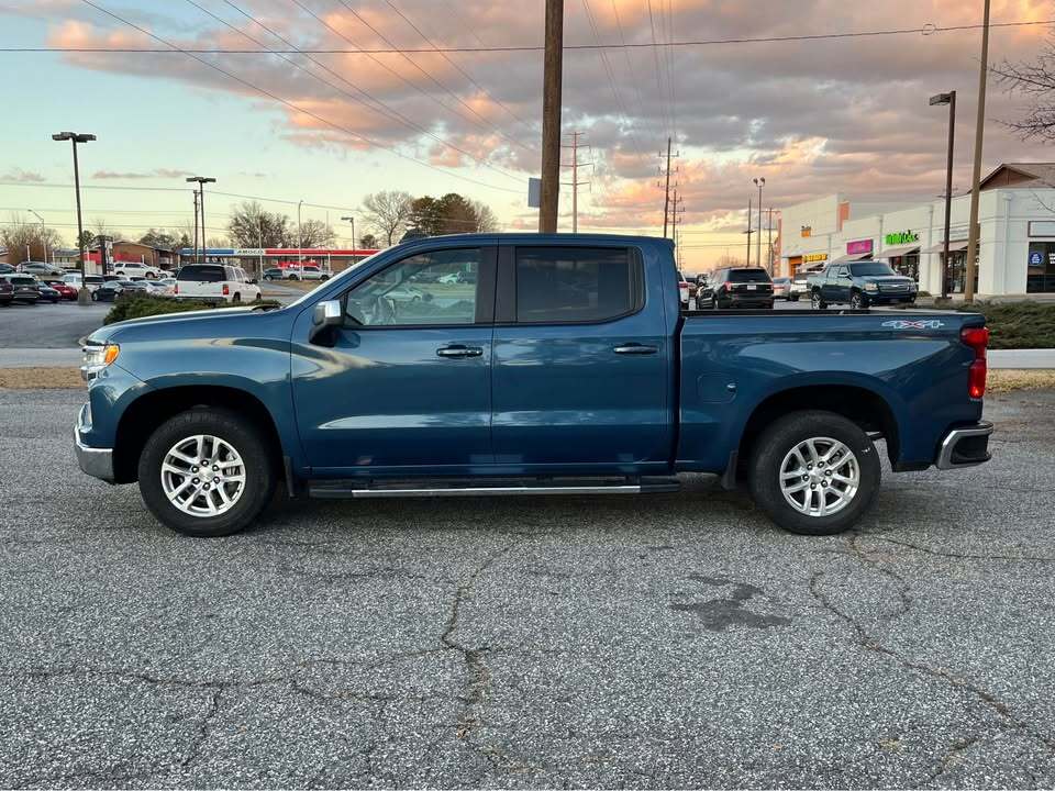 2024 Chevrolet silverado 1500 LT, photo 2 of 11