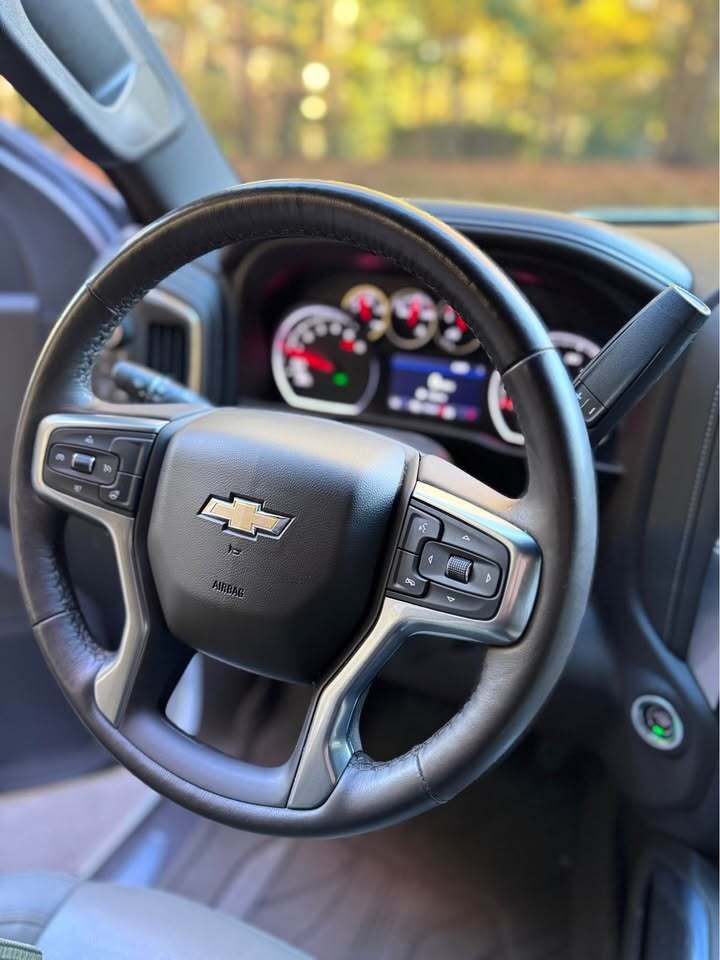 2022 Chevrolet silverado 1500 LTZ 6 1/2 ft bed, photo 13 of 17
