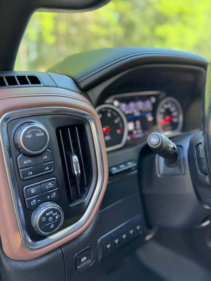 Chevrolet Silverado 3500HD High Country, photo 12 of 20