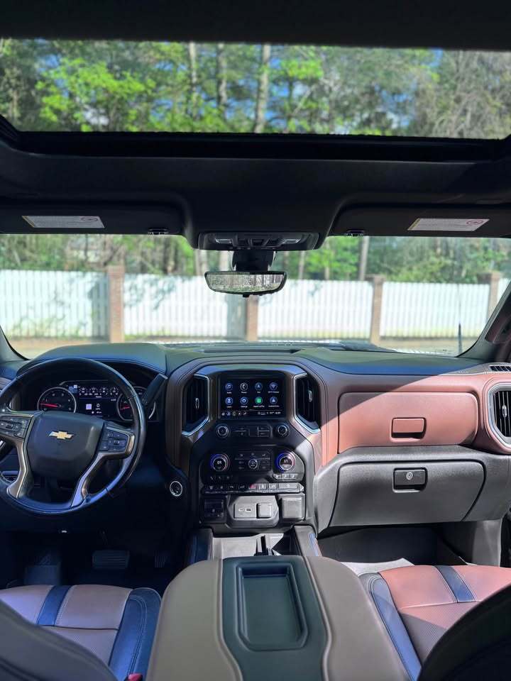 Chevrolet Silverado 3500HD High Country, photo 13 of 20