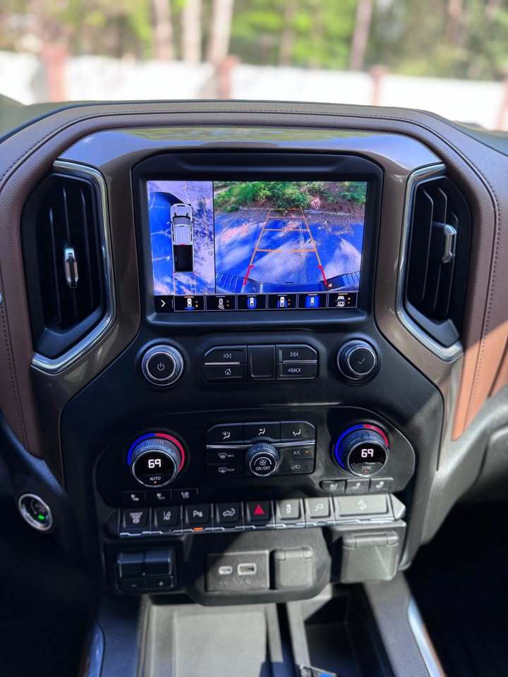 Chevrolet Silverado 3500HD High Country, photo 14 of 20