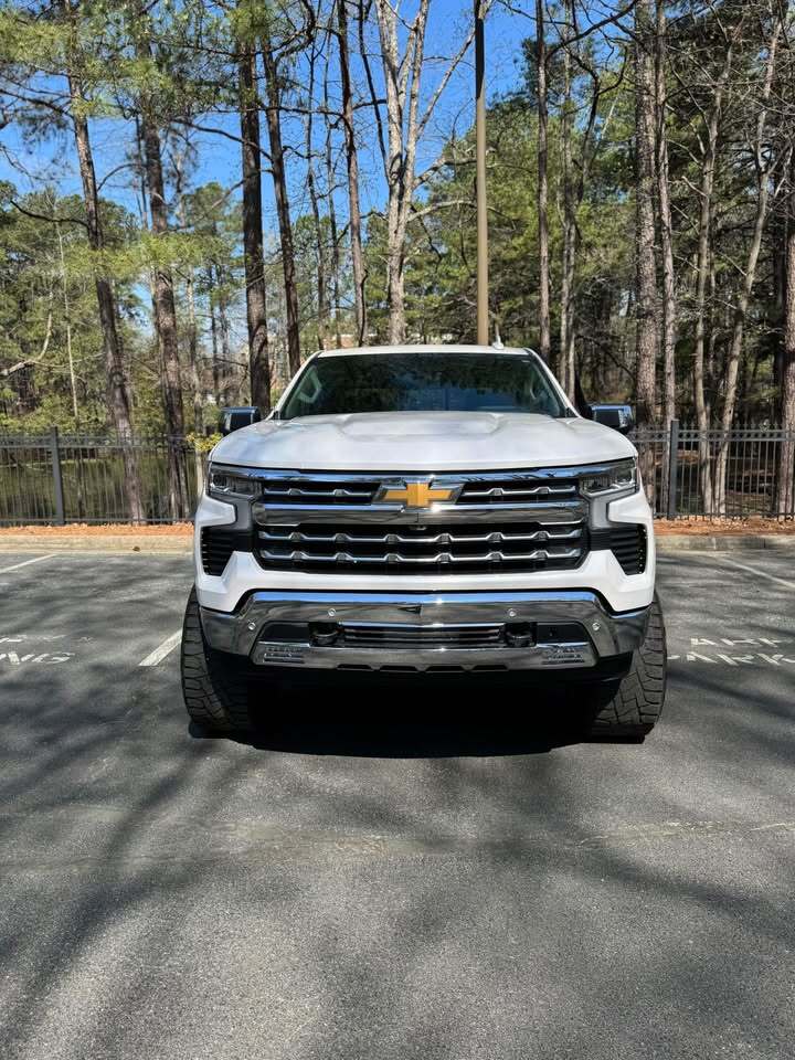 2022 Chevrolet silverado 1500 crew cab LTZ, photo 2 of 12