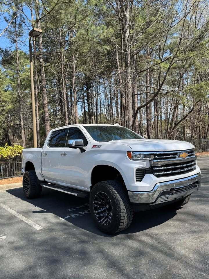2022 Chevrolet silverado 1500 crew cab LTZ, photo 4 of 12