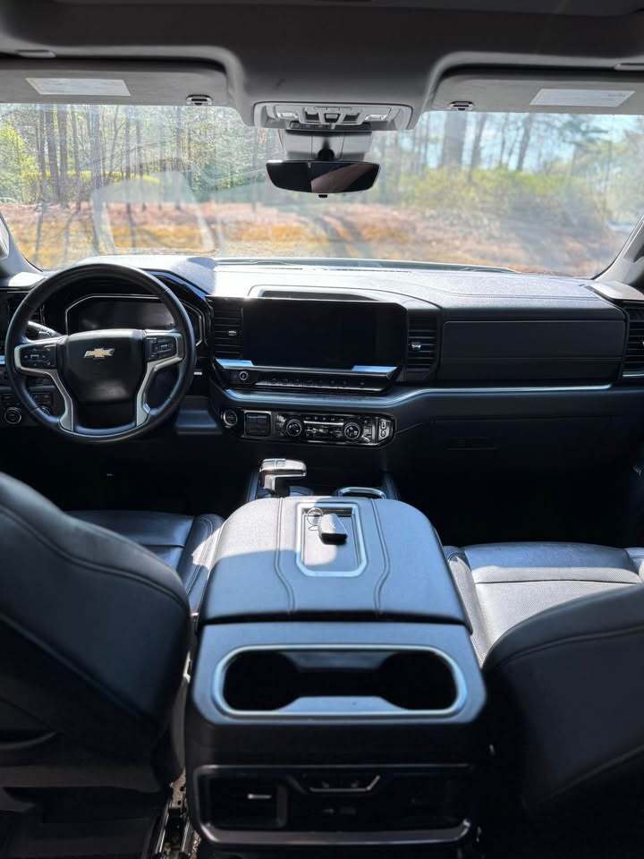 2022 Chevrolet silverado 1500 crew cab LTZ, photo 8 of 12