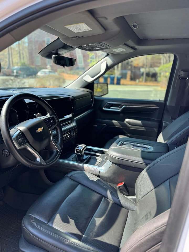 2022 Chevrolet silverado 1500 crew cab LTZ, photo 9 of 12