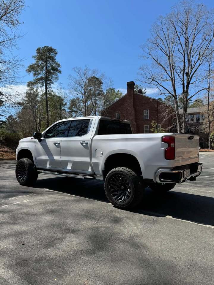 2022 Chevrolet silverado 1500 crew cab LTZ, photo 10 of 12